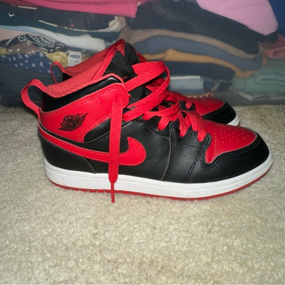 Nike Air Jordan 1 Mid Retro “Bred” Sneaker - Picture 1 of 9
